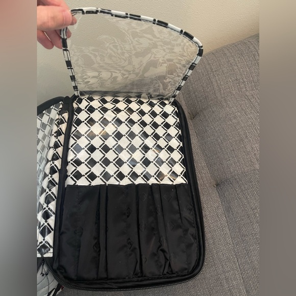 • Vera Bradley • Iconic Large Blush & Brush Case in Playful Penguins Gray • EUC - Picture 11 of 16